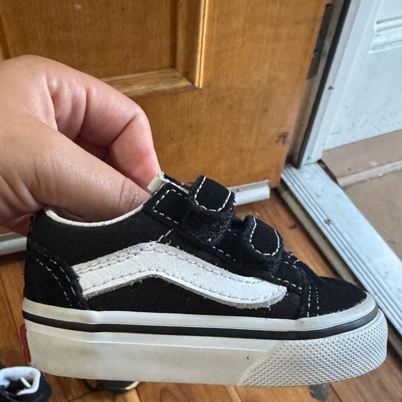 Vans - Picture 2 of 5